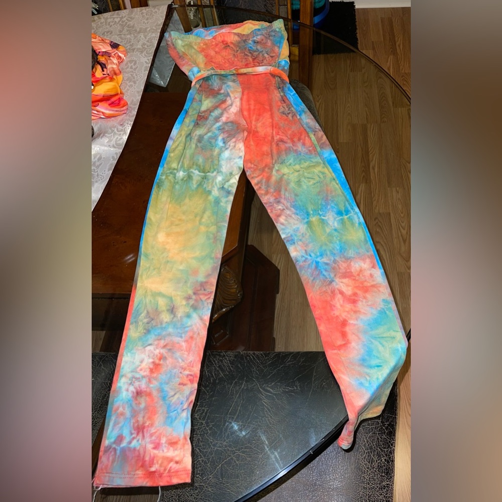 Cute multicolor no sleeve jumpsuit perfect for summer or spring worn only once